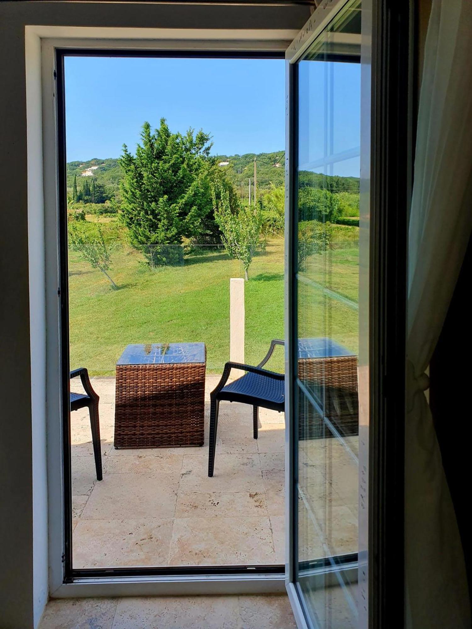 Superbe Chambre Avec Terrasse, Parking Prive, Jardin, Calme, Climatisation, 10 Mn Pont Du Gard #7 Apartman Rochefort-du-Gard Kültér fotó