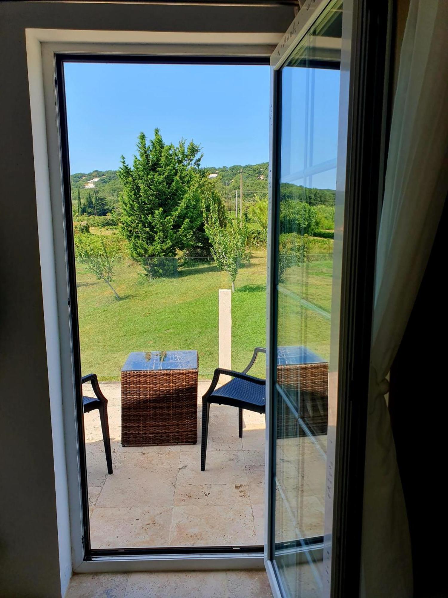 Superbe Chambre Avec Terrasse, Parking Prive, Jardin, Calme, Climatisation, 10 Mn Pont Du Gard #7 Apartman Rochefort-du-Gard Kültér fotó